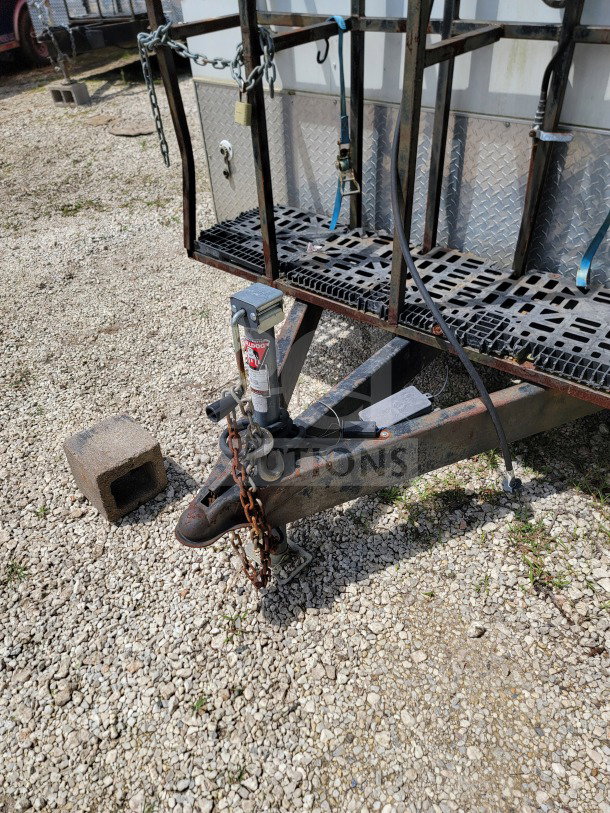 2019 Diamond Cargo 8.5' x 24' dual-axle mobile kitchen trailer hitch with chains and Bulldog jack, VIN 53NBE2424L1076048.