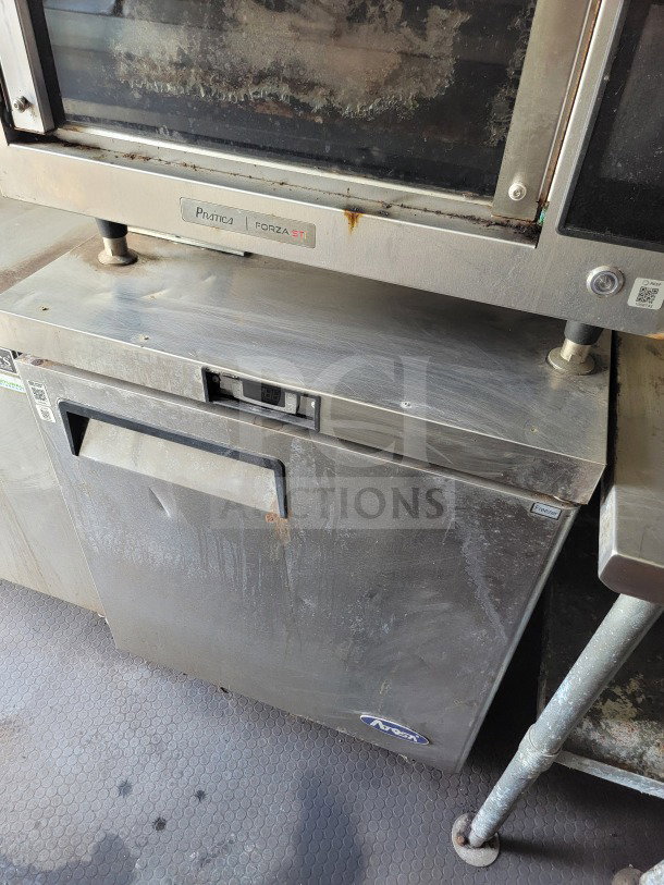 2019 Diamond Cargo 24' trailer interior with Prática Forza STi oven and cabinet; visible wear, suitable for mobile kitchen use.