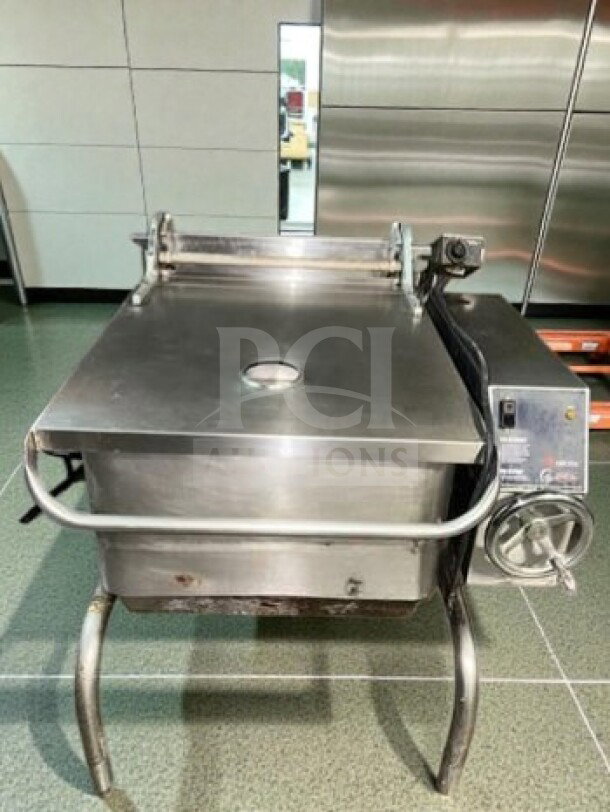 Groen BP-30G commercial gas tilting braising pan, 30-gallon, stainless steel, fully tested, operational, model GRO-L-BRAISE-0549.