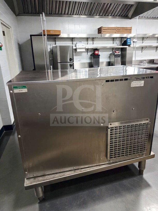 Manitowoc MULTIPLEX S-180-04 ice and beverage dispenser, premium condition, 120V, UL listed, fully tested, stainless steel.
