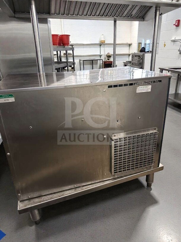 Manitowoc Multiplex S-180-04 commercial undercounter ice and beverage dispenser, 120V, UL listed, premium condition.