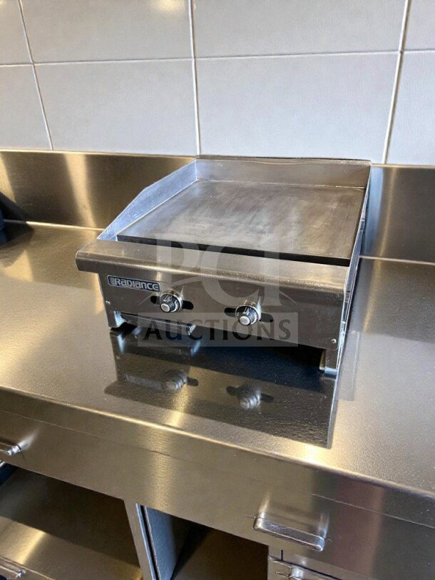 Radiance commercial gas griddle, natural gas, heavy-duty flat top, model RAD-M-GRD-0544, exceptional condition, fully tested.