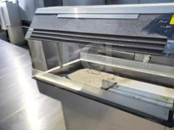 Duke E304 4-Well Electric Steam Table with Sneeze Guard, in very good condition. Fully tested, operational, 208V.