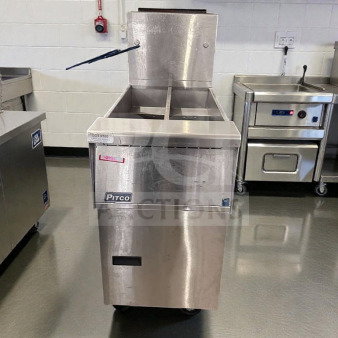 Pitco SG14T commercial gas fryer, 40 lb capacity, stainless steel, natural gas, NSF & ETL listed, excellent condition.