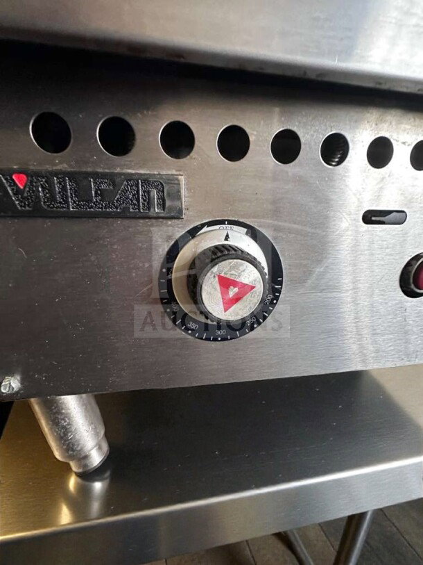 Vulcan Hart VCR36-T commercial gas griddle, 36", stainless steel, temperature dial, NSF & UL listed, excellent condition.