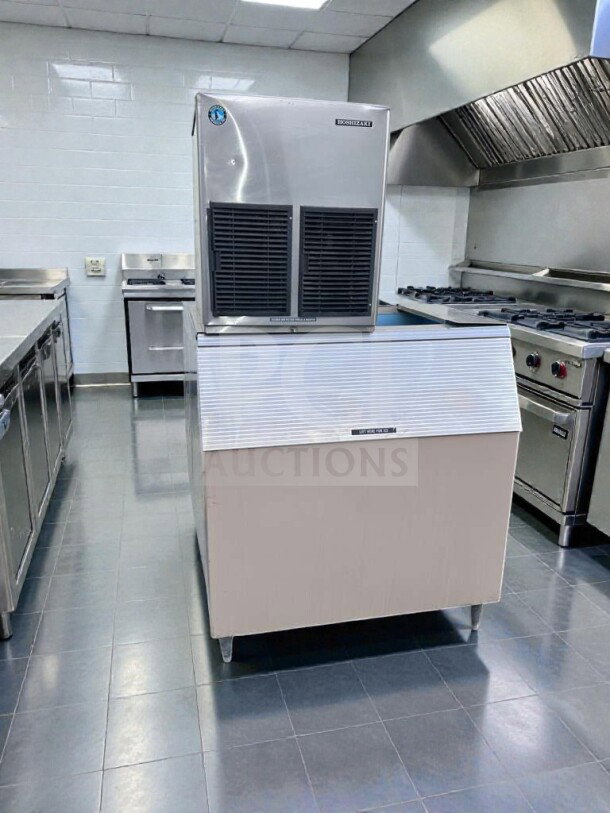 Hoshizaki E-1001MAH ice maker; modular, stainless steel, air-cooled, with storage bin; UL/NSF listed; excellent condition.