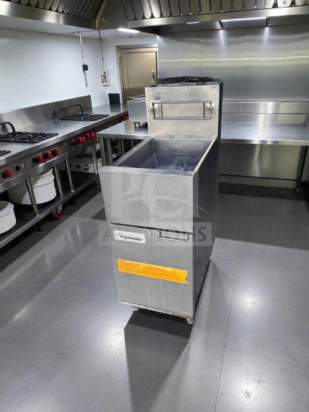 Frymaster ESG35T natural gas fryer, 40 lb capacity, in excellent condition. NSF & ETL listed, fully tested, stainless steel.