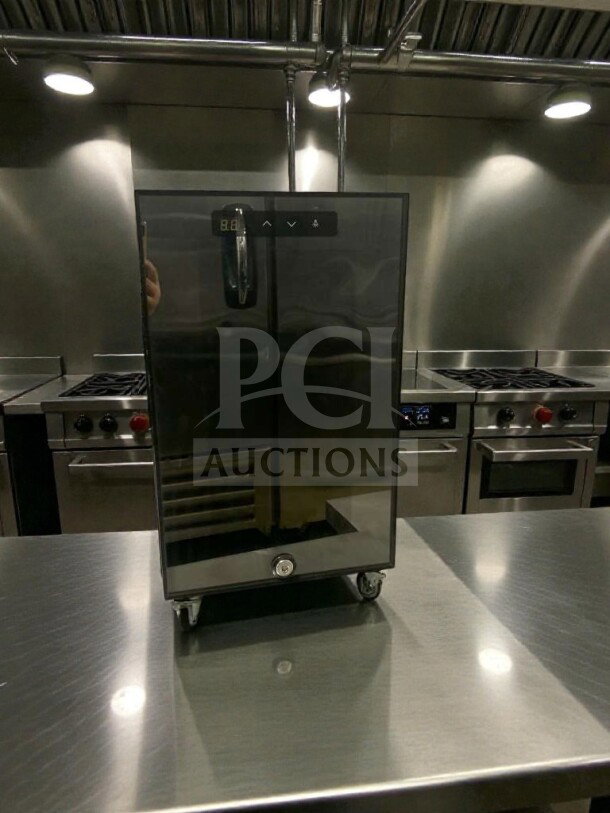 Commercial countertop food warmer, model MC-18, 21L capacity, digital control, premium condition, 220V, on stainless steel surface.