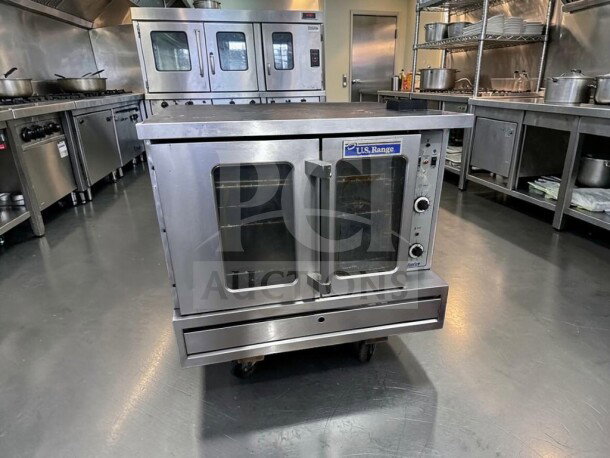 U.S. Range Sunfire SDG-1 gas convection oven, single deck, stainless steel, in exceptional condition, fully operational.