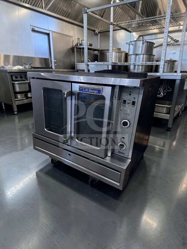U.S. Range Sunfire SDG-1 commercial gas convection oven in exceptional condition, single deck, natural gas, fully operational.