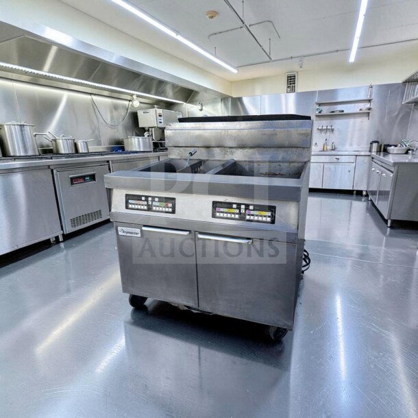 Frymaster SCFHD260G commercial gas fryer, dual 80 lb vats, 250,000 BTU, excellent condition, natural gas, fully tested.
