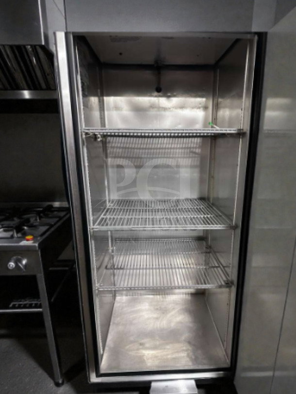 True T-23-HC 27" solid door reach-in refrigerator, prime condition, 115V, fully tested, includes multiple shelves.