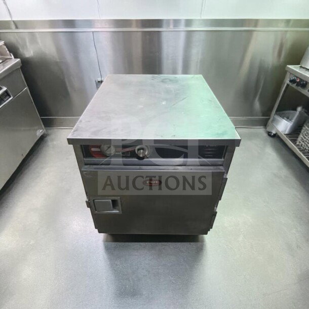 Superior condition Food Warming HLC-1826-4(A) countertop heated holding cabinet, 4-pan capacity, tested and operational.