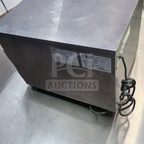 Food Warming HLC-1826-4(A) countertop heated cabinet, superior condition, 4 pan capacity, 120V, UL & NSF certified.