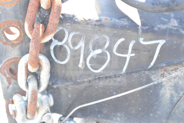 VIN 53NBE2429M1089847 on Diamond Cargo trailer, rusted chains, visible marking "89847".