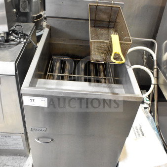 2018 Pitco Frialator 65C deep fat fryer, 65 lb capacity, natural gas, 150,000 BTU, on casters, commercial use.