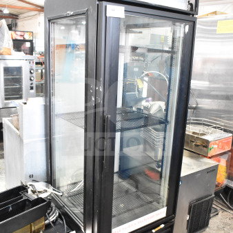 True GEM-23 Reach-In Cooler Merchandiser, single door, 115 volts, 1 phase. Features glass front, black exterior, used condition.