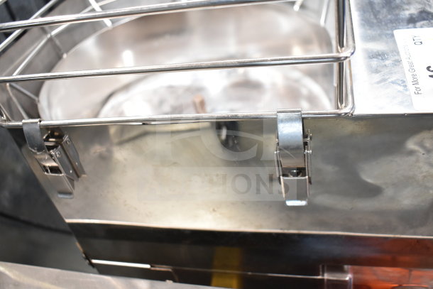 Vevor 2000E4 Commercial Citrus Juicer, stainless steel exterior, secure latch. Model: 2000E4, 110V, 1 Phase.