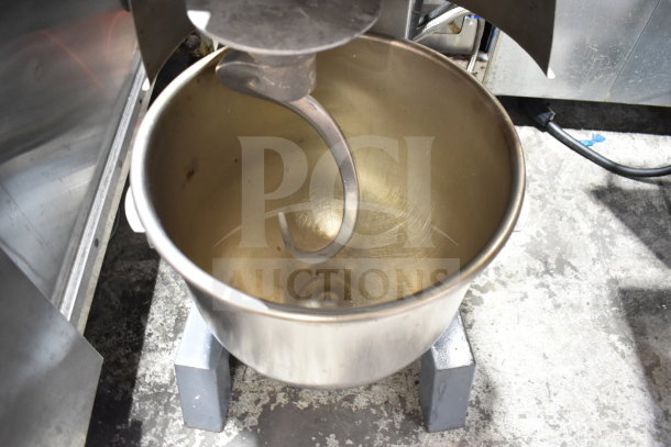 Hobart D300T 30-quart planetary dough mixer with bowl and dough hook, 200V, 3-phase; used condition.