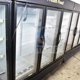 2016 True GDM-72F-HC Commercial 3 Door Freezer Merchandiser in good condition. "Frozen Food" label, tested and working.