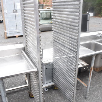 CresCor 2001841 commercial pan transport rack on casters, aluminum, vertical slots, industrial use, excellent condition.
