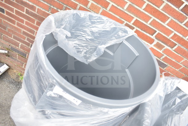 Gray poly trash can with liner, new condition, auction for 6 units. Ideal for commercial use.