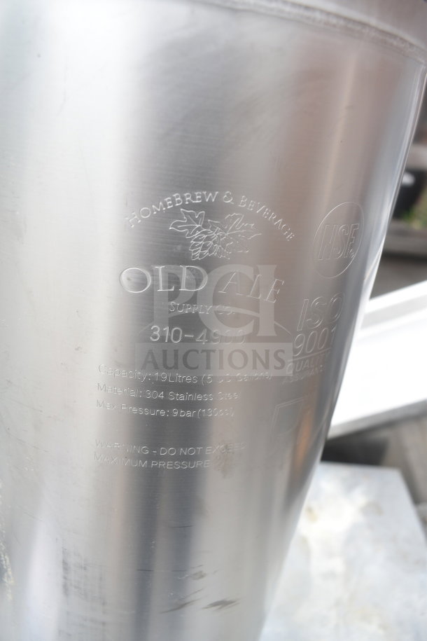 Stainless steel Home Brew Keg, Old Ale Supply Co., 19L capacity, 304 stainless steel, 9 bar max pressure, NSF certification.