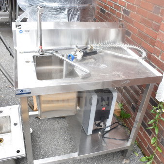 Stainless steel table with sink bay, featuring Marco 10018805BX beverage system. Includes faucet and spray hose. Good condition.