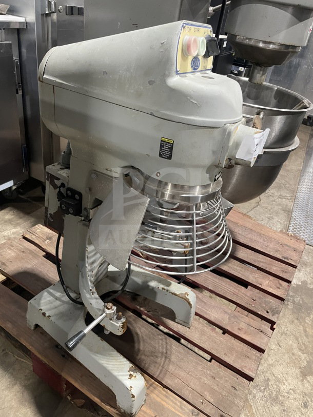 Globe SP20 20Qt mixer, heavy-duty countertop model with paddle attachment, bowl, and guard. 110V, 1 phase, commercial use.