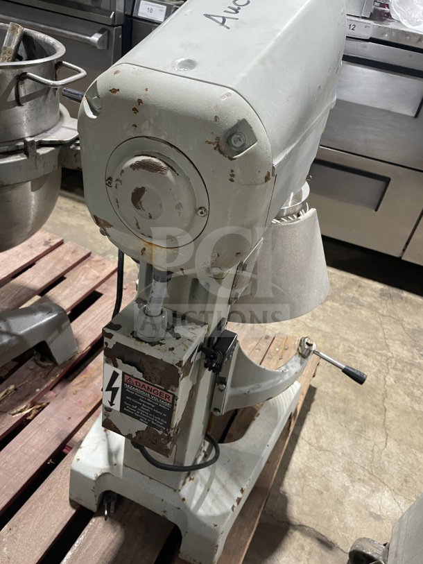 Globe SP20 20Qt mixer with paddle, bowl, and guard. Heavy-duty, 110V, 1 phase. Visible wear, hazard label present.