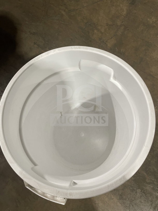 Winco white 10-gallon storage container lid, model FCW-10L, in good condition, with visible surface markings.