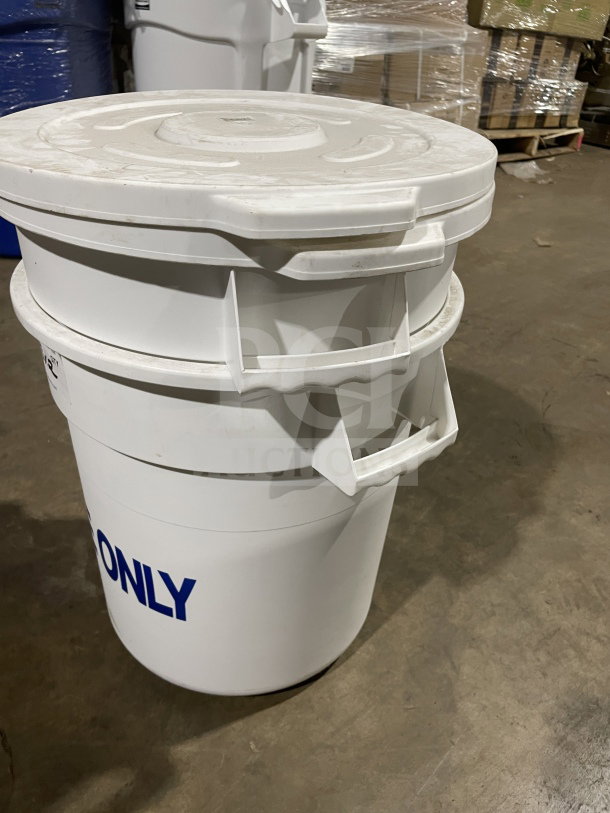 White Winco 10-gallon storage container with lid, model FCW-10L. Serial number 811642053978 visible. Used condition.