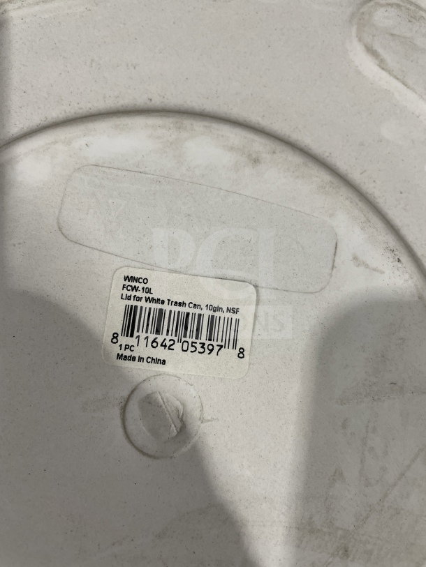 Winco 10-gallon white storage container lid, model FCW-10L. Features barcode SN: 811642053978. Made in China.