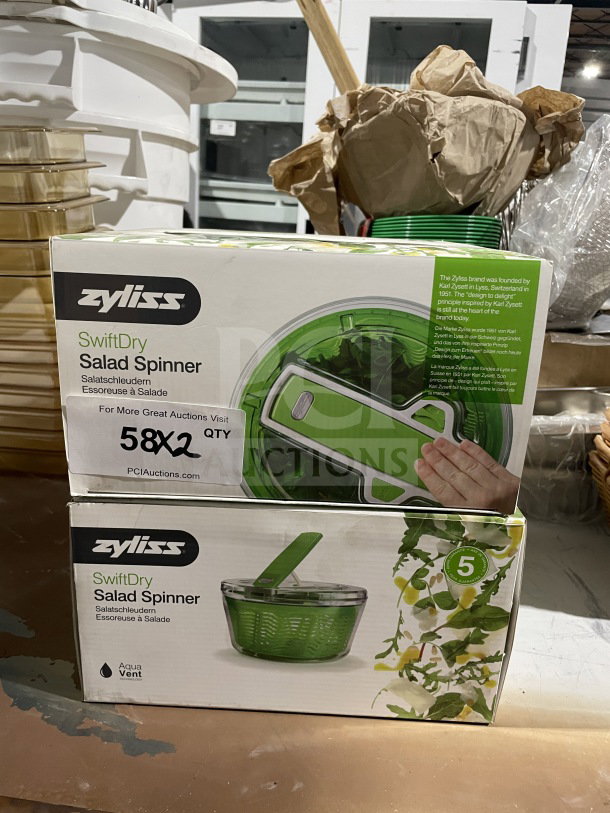 Brand new Zyliss SwiftDry Salad Spinner in packaging. Green design, single-handed operation, AquaVent feature. Quantity: 58 x 2.