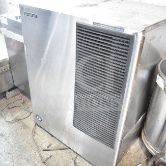 Hoshizaki KM-900MAH Commercial Ice Machine Head, 208-230V, 1 Phase, stainless steel, used condition with visible wear.