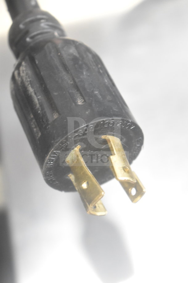 Close-up of a 3-prong plug, suitable for a 2019 Bunn IC3-DBC Iced Tea Machine. 120/208 Volts, 1 Phase.