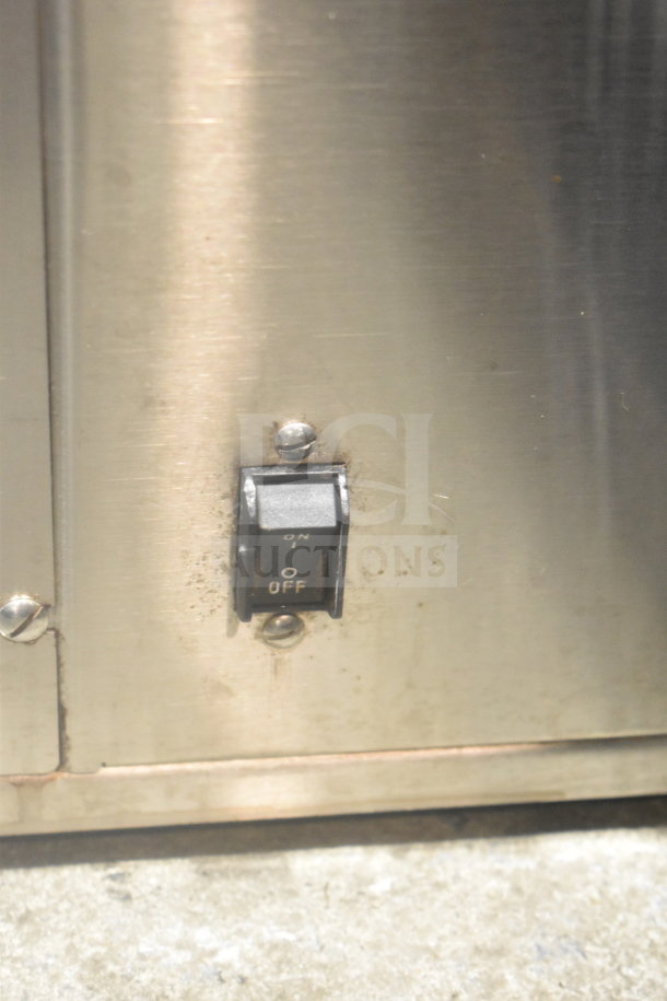 2019 Bunn IC3-DBC Commercial Iced Tea Machine, stainless finish, visible on/off switch, 120/208V, 1 Phase.