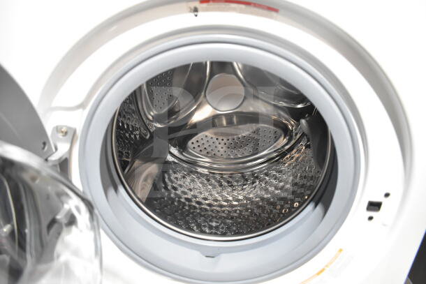 BRAND NEW 2025 KoolMore FLC-3CWH 23" washer dryer combo, 2.7 cu ft, electric, 120V, 1 phase, scratch and dent condition.