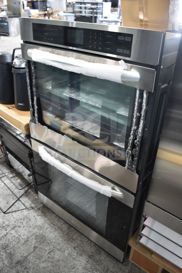 2025 KoolMore KM-WO30D-SS 5 cu. ft. stainless-steel double wall oven, convection, minor glass damage, 120/240V.