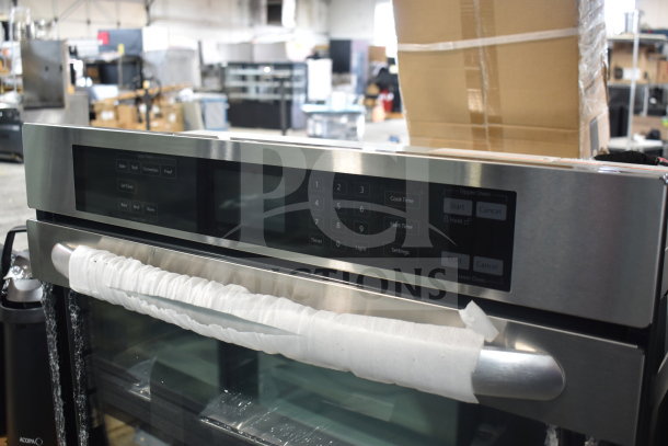 2025 KoolMore KM-WO30D-SS stainless-steel double wall oven, 5 cu. ft., brand new with glass damage, 120/240 Volts.