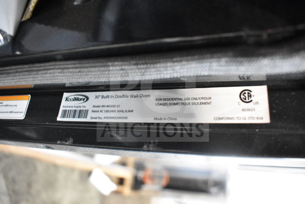 BRAND NEW 2025 KoolMore KM-WO30D-SS 5 cu. ft. convection double wall oven. Stainless steel, glass damage noted, 120/240V.