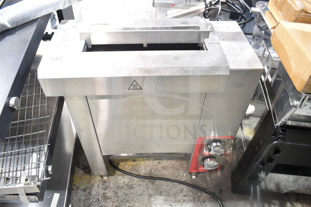 BRAND NEW Avantco CPBTR66B compact vertical contact bun toaster, 208 volts, minor scratches and dents. Model: 177CPBTR66B.