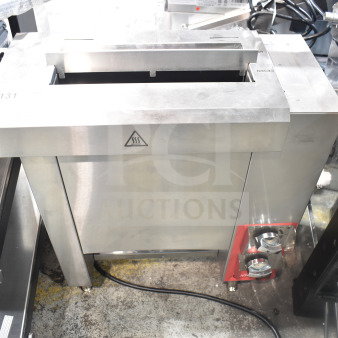 BRAND NEW Avantco CPBTR66B compact vertical contact bun toaster, 208 volts, minor scratches and dents. Model: 177CPBTR66B.