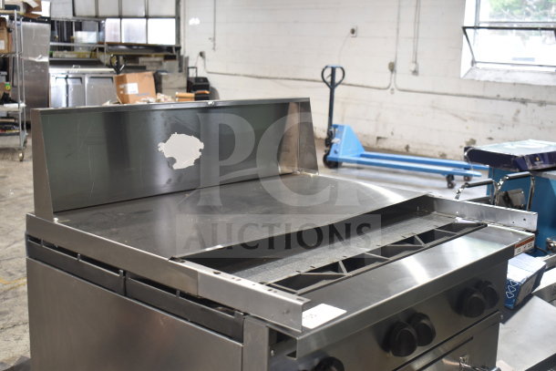BRAND NEW Vulcan 36C-6BP 6 Burner Liquid Propane Range, 36", Convection Oven Base, 215,000 BTU, minor back panel dent.