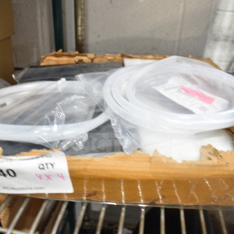 4 items including a gas hose and beer drip tray 600MBDCCB14, new in packaging, with visible label indicating quantity.