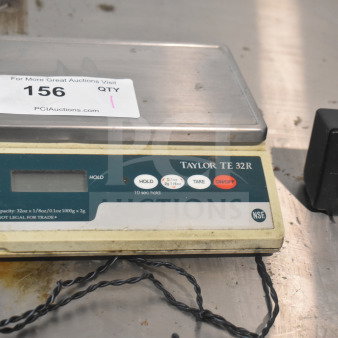Taylor TE32R countertop scale, stainless steel platform, shows wear. Capacity 32oz/1000g. Includes power adapter.