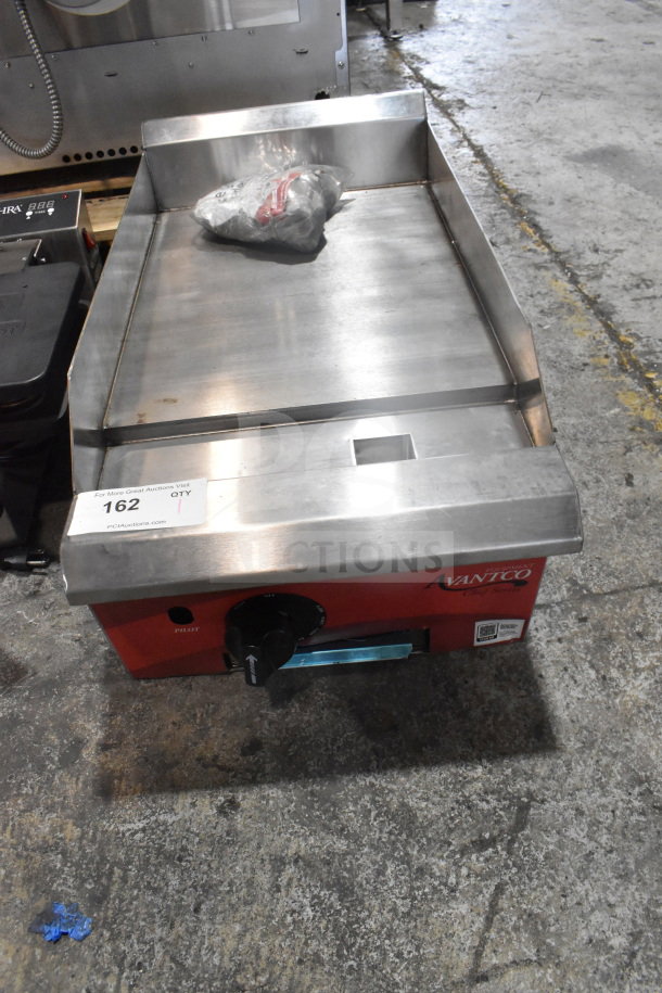 Avantco 177CAG15TG 15" countertop natural gas griddle, thermostatic controls, 35,000 BTU, lightly used condition.