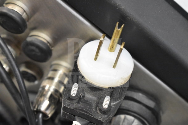 Videojet 1610 Inkjet Coding Machine plug. Features robust connectors. Model 1610. Voltage: 100-240V, 1 Phase.