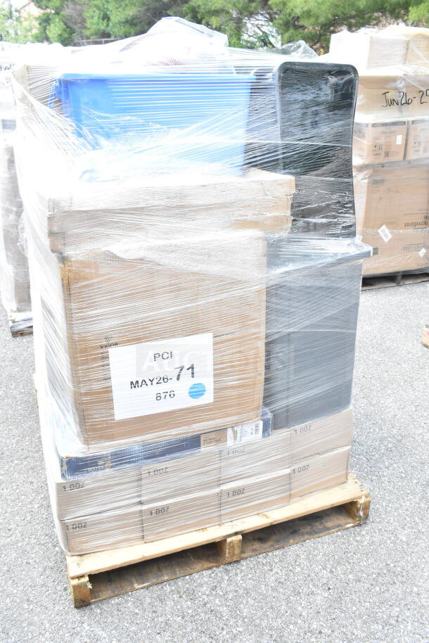 16 brand new scratch and dent items on a pallet, including food storage containers, food pans, trash can, and seats.