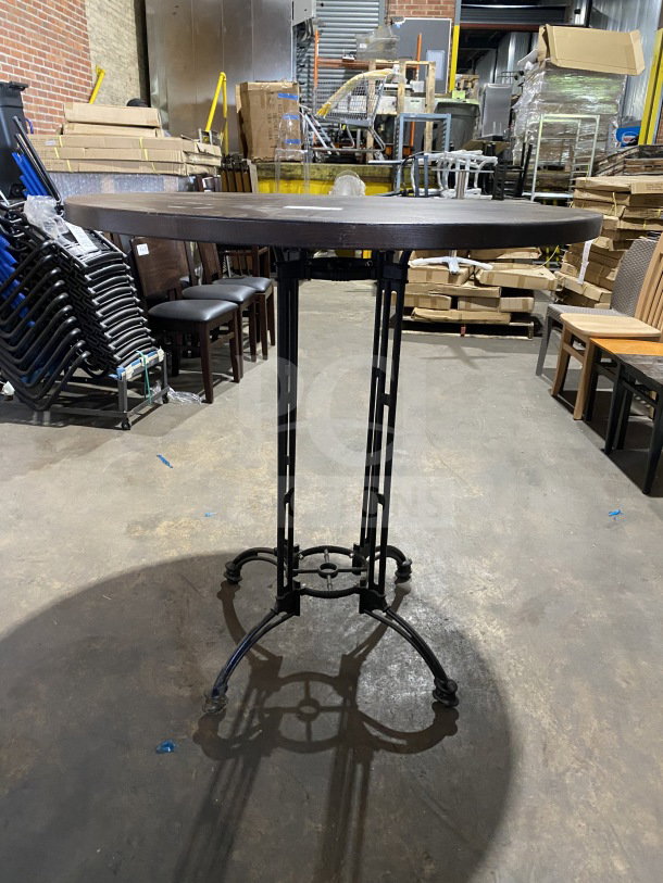 Brand new 42" round composite bar height table for indoor/outdoor use. Sturdy metal base, industrial style, pristine condition.